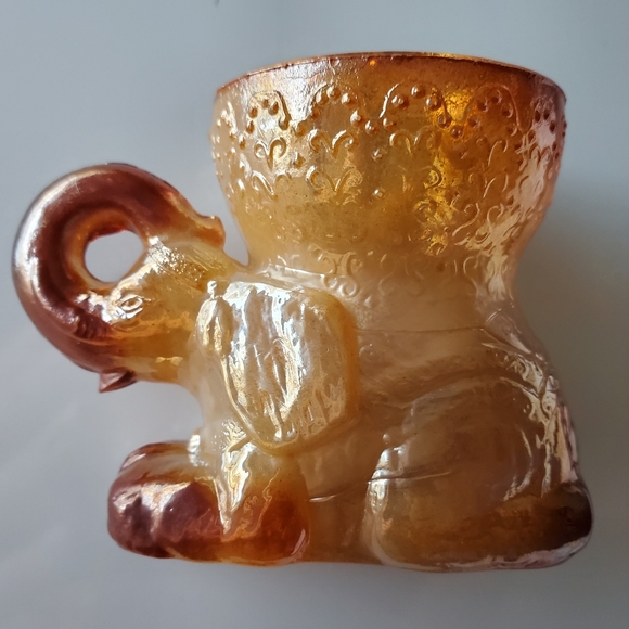 Rare "Packy the Elephant" Irredescent Carnival Glass Paperweight or 🥚 Holder - Picture 9 of 16